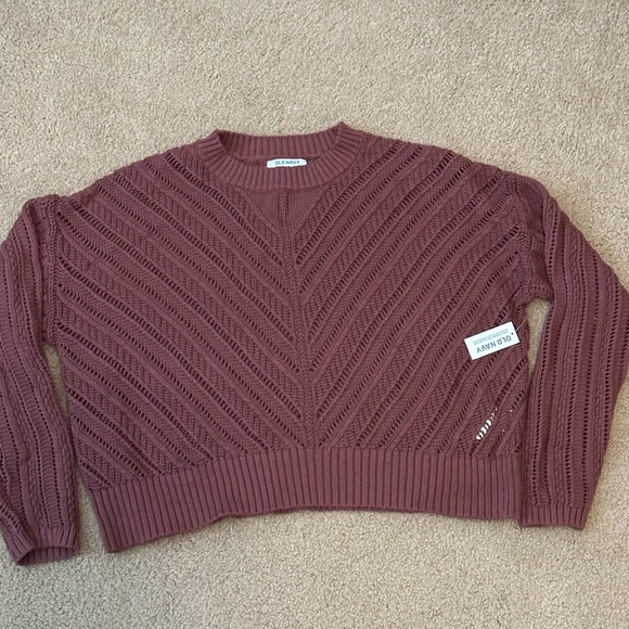 Old Navy Sweaters - Woman’s Old Navy Crop Sweater